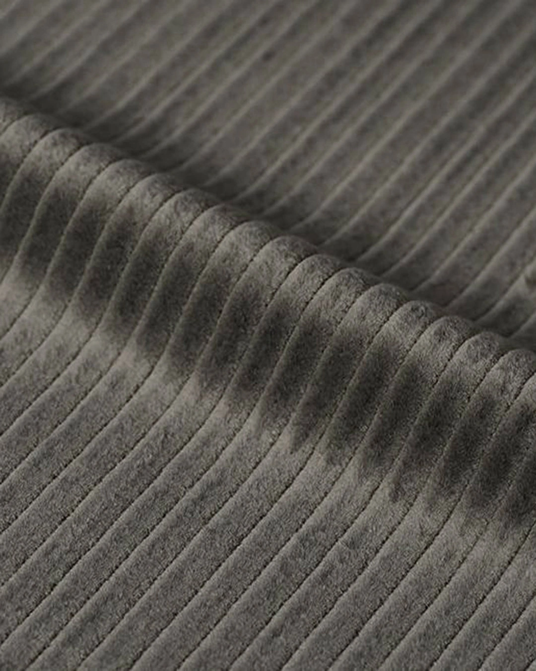 ”Modrone 4-Wale Grå Corduroy: Klassisk stil med blødt tekstil – perfekt til enhver look!”
